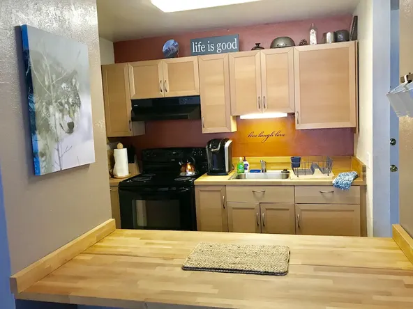 Well stocked full kitchen.  Save on meals!